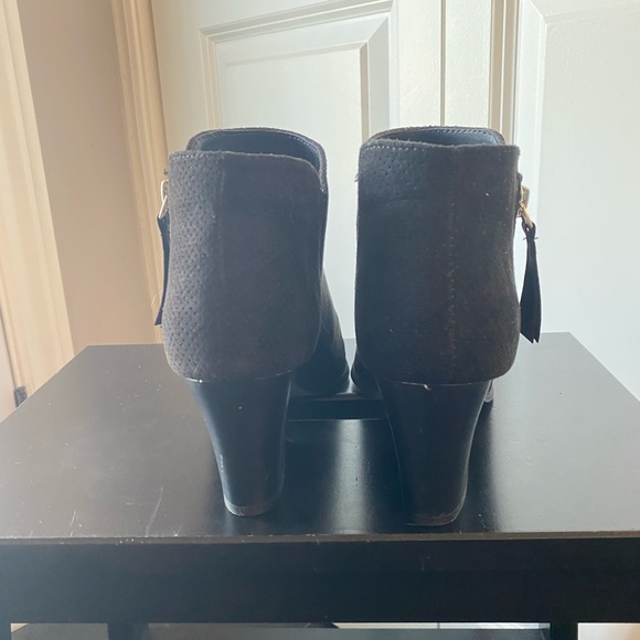 Qupid Brand (Nava) Booties. Size 6. Black synthetic sued. Outer zip. - Picture 4 of 7